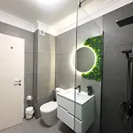 S&s 1 Bedroom With Balcony And Garden Free Parking At Location 2 Spaces Apartment