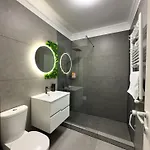 S&s 1 Bedroom With Balcony And Garden Free Parking At Location 2 Spaces Apartment