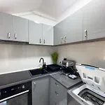 S&s 1 Bedroom With Balcony And Garden Free Parking At Location 2 Spaces Apartment