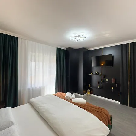 Apartment S&s 1 Bedroom With Balcony And Garden Free Parking At Location 2 Spaces *