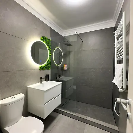 S&s 1 Bedroom With Balcony And Garden Free Parking At Location 2 Spaces דירה