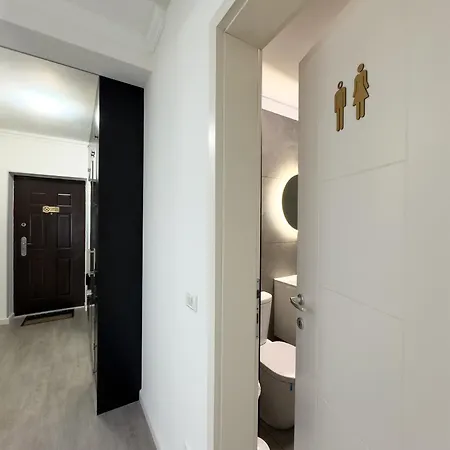 S&s 1 Bedroom With Balcony And Garden Free Parking At Location 2 Spaces *