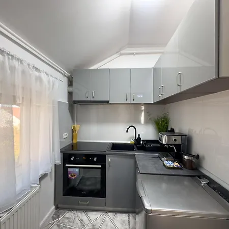 S&s 1 Bedroom With Balcony And Garden Free Parking At Location 2 Spaces