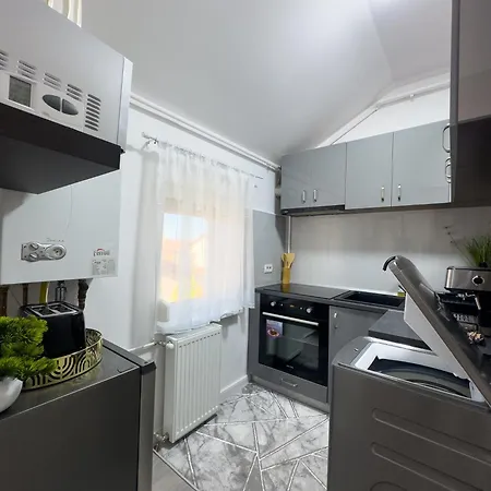 Apartment S&s 1 Bedroom With Balcony And Garden Free Parking At Location 2 Spaces