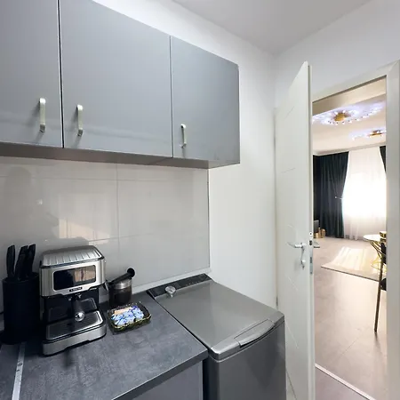 S&s 1 Bedroom With Balcony And Garden Free Parking At Location 2 Spaces *