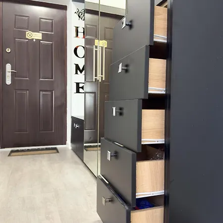 S&s 1 Bedroom With Balcony And Garden Free Parking At Location 2 Spaces דירה *