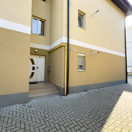 S&s 1 Bedroom With Balcony And Garden Free Parking At Location 2 Spaces Timisoara