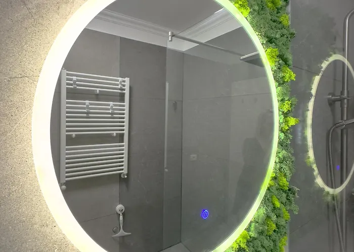 S&s 1 Bedroom With Balcony And Garden Free Parking At Location 2 Spaces Appartamento