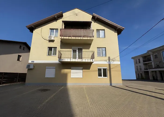 S&s 1 Bedroom With Balcony And Garden Free Parking At Location 2 Spaces *