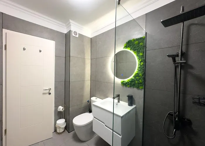 S&s 1 Bedroom With Balcony And Garden Free Parking At Location 2 Spaces Appartamento