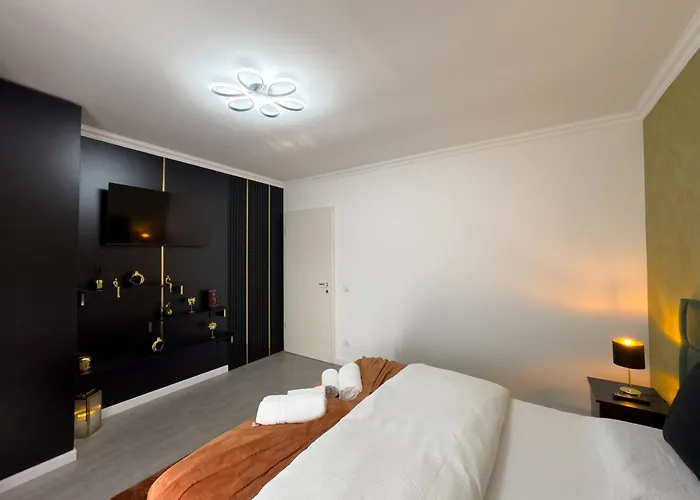 S&s 1 Bedroom With Balcony And Garden Free Parking At Location 2 Spaces Appartamento