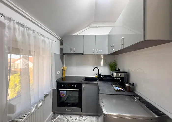 S&s 1 Bedroom With Balcony And Garden Free Parking At Location 2 Spaces