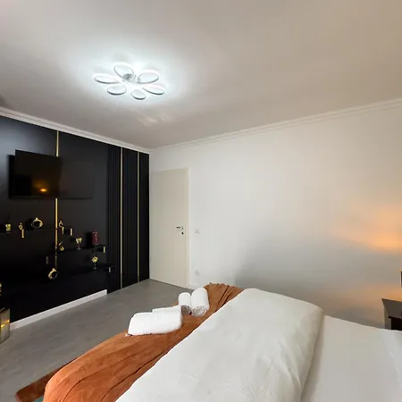 S&s 1 Bedroom With Balcony And Garden Free Parking At Location 2 Spaces Apartamento