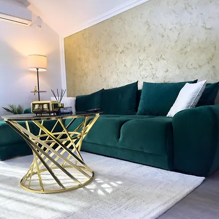 S&s 1 Bedroom With Balcony And Garden Free Parking At Location 2 Spaces